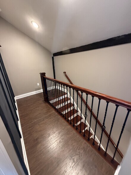 Building Photo - 3206 East Ave