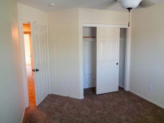Building Photo - 1551 N Poconos Cir