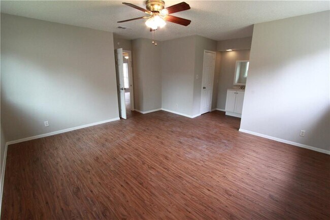 Building Photo - 6606 Betty Cook Dr