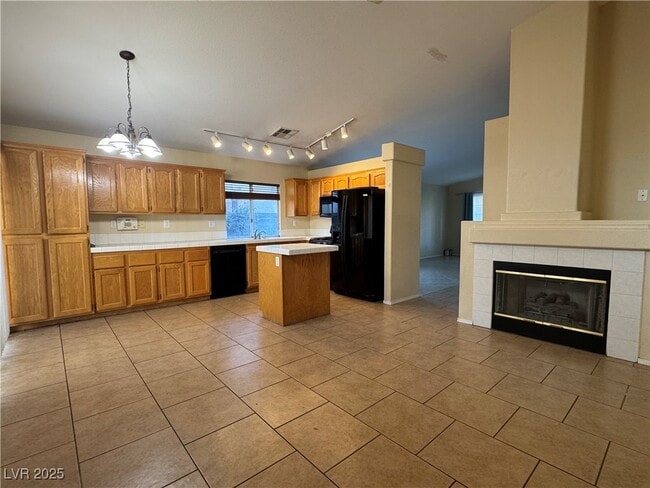 Building Photo - 2455 Avenida Sol