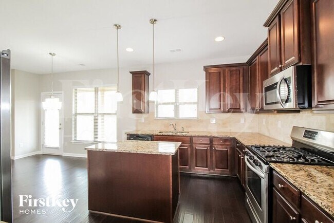 Building Photo - 8121 White Oak Loop