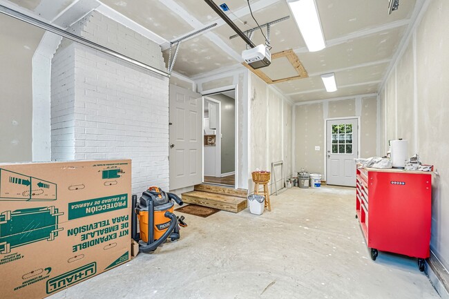 Building Photo - 2601 Bristol Pl