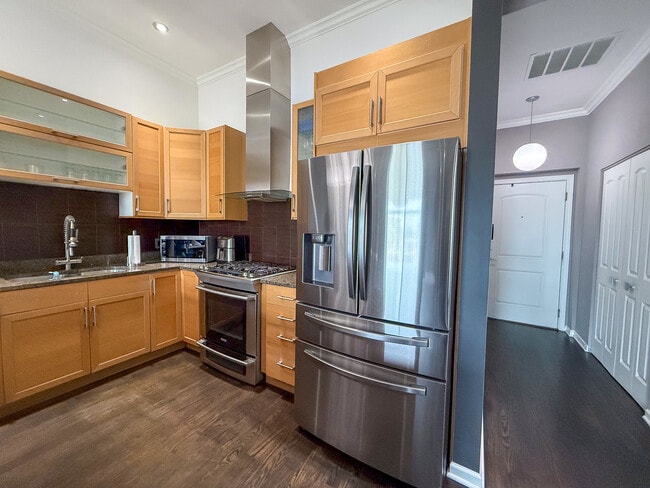 Building Photo - 3954 N Oriole Ave