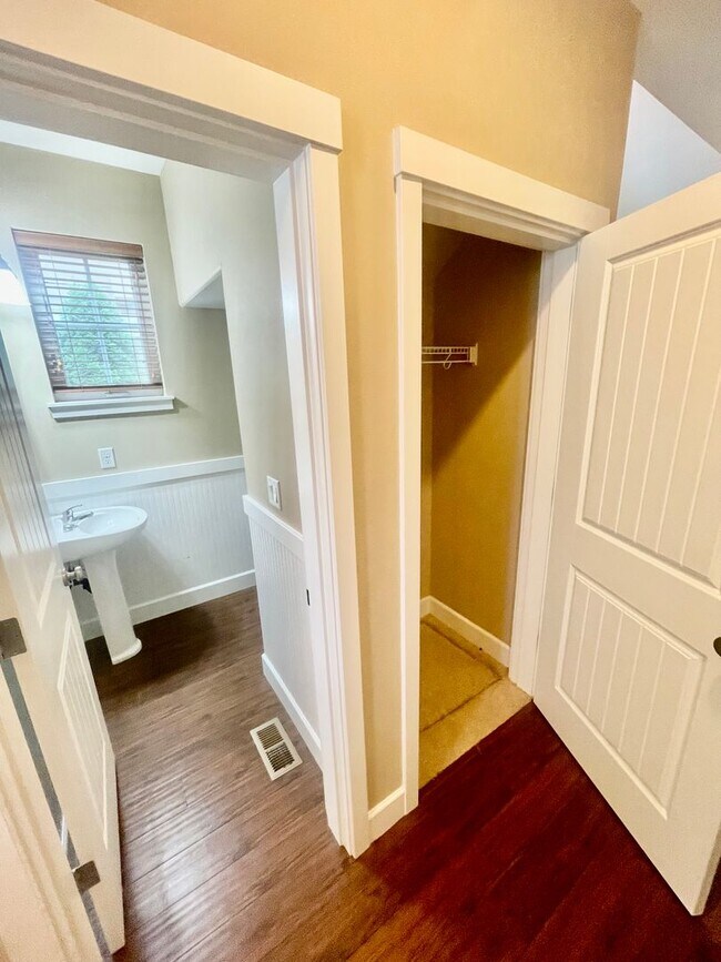 Building Photo - Well Appointed, Open Floor Plan 3-bedroom, 2.5-bathroom home in Beaverton