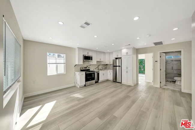 Building Photo - 10953 Whitegate Ave