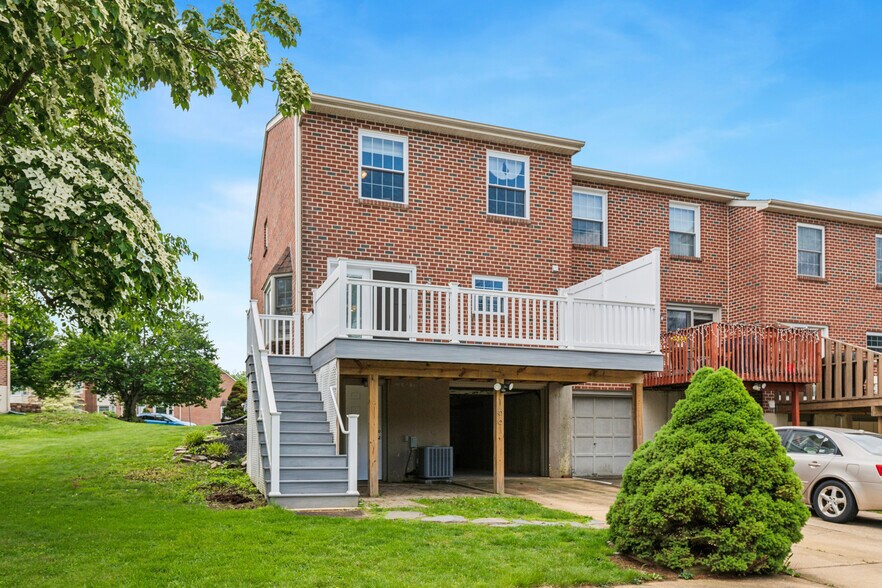 Building Photo - 166 Longford Rd