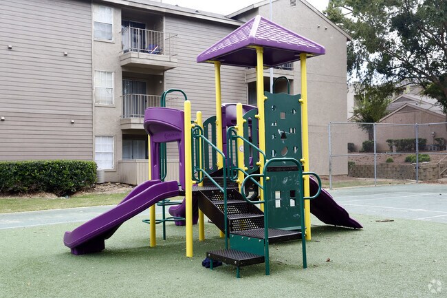 Tot Lot - The Advantages Apartments