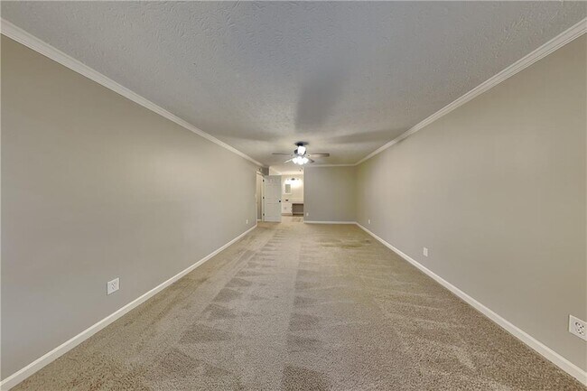 Building Photo - 9880 Lake Forest Way