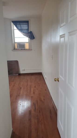 Building Photo - 432 N Milwaukee Ave