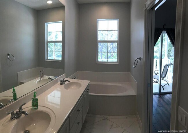 Building Photo - 2977 E Community Dr