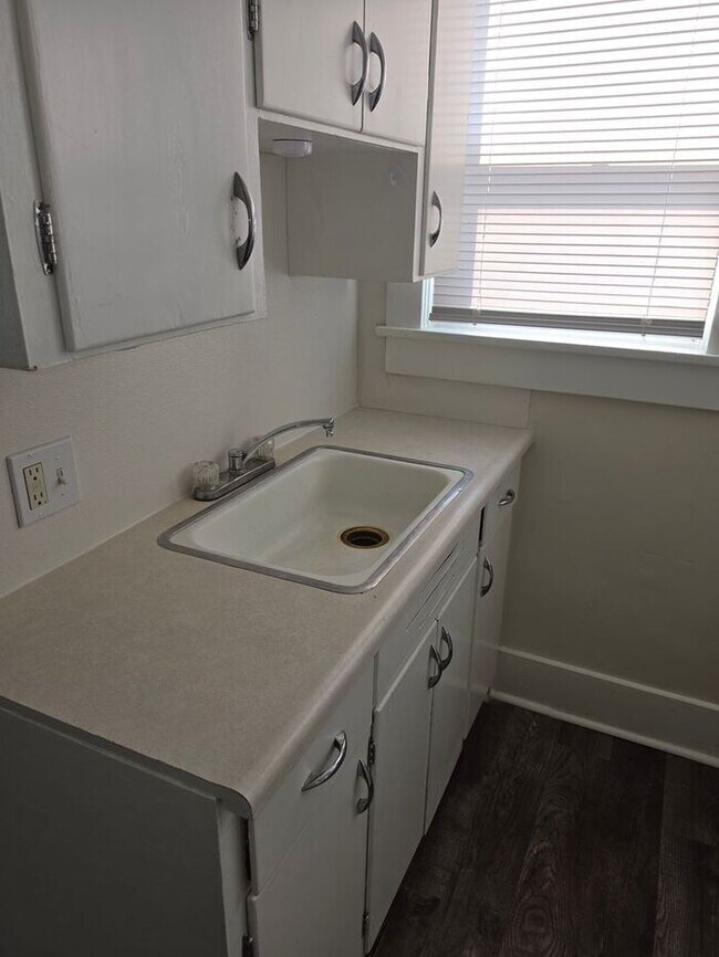 Building Photo - 1 bedroom unit Berrien Springs