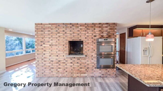 Building Photo - 10803 NE 111th Pl