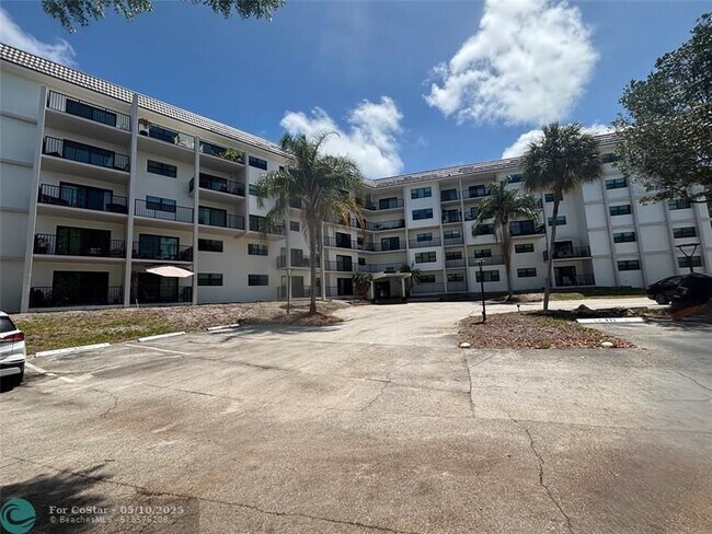 Building Photo - 900 River Reach Dr