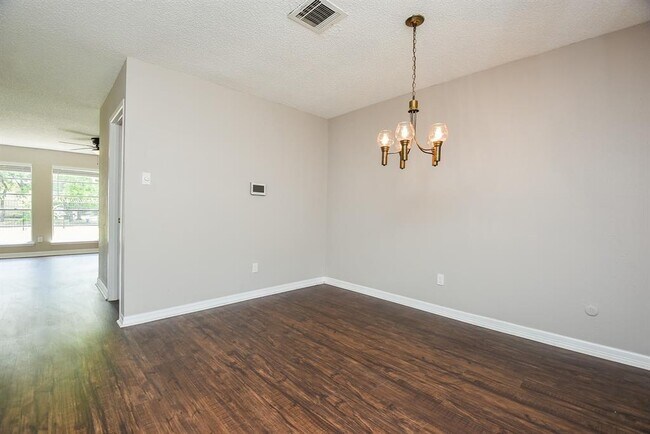 Building Photo - 5809 Village Forest Ct