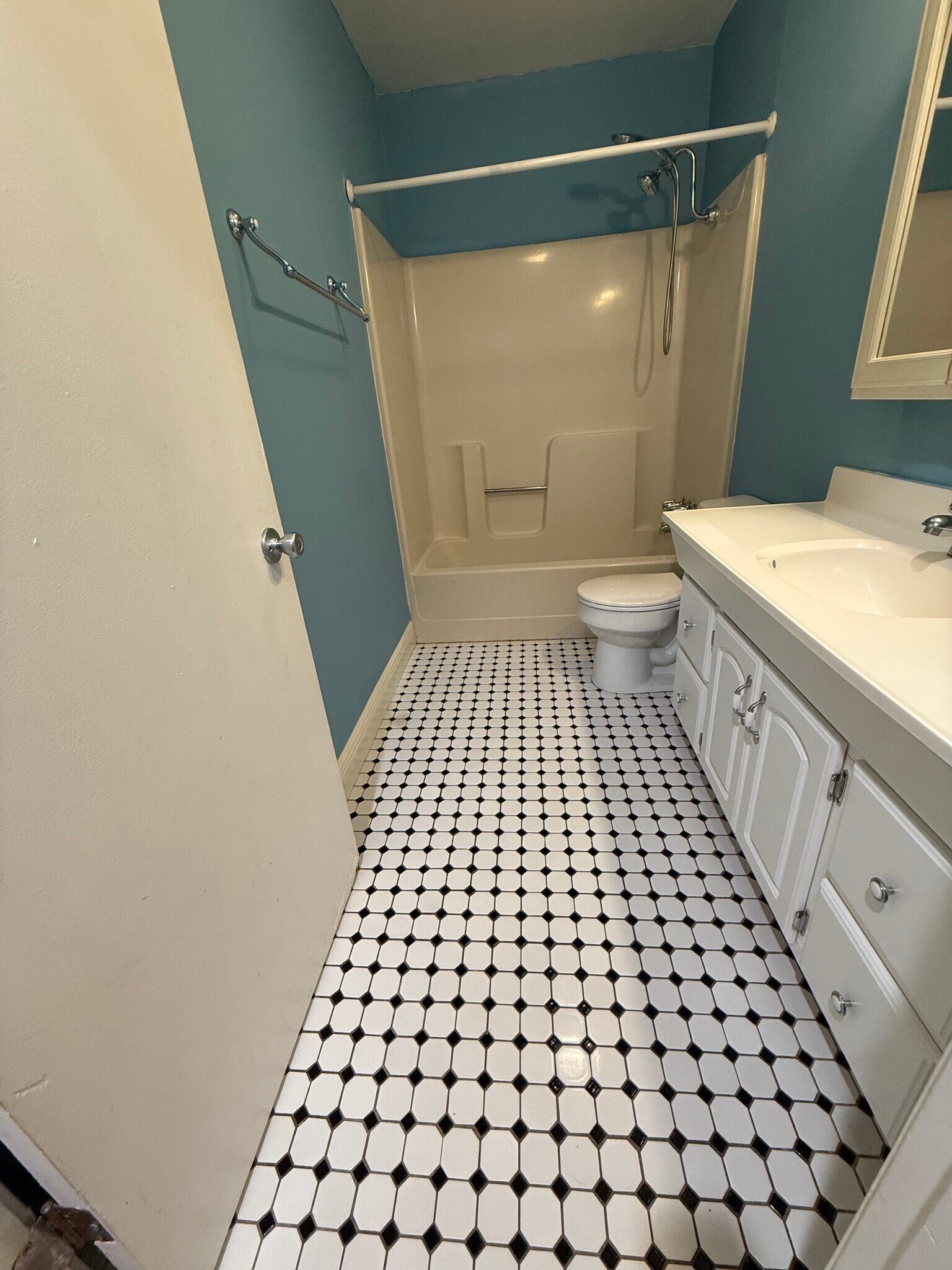 Bathroom - 3202 Locke Ln