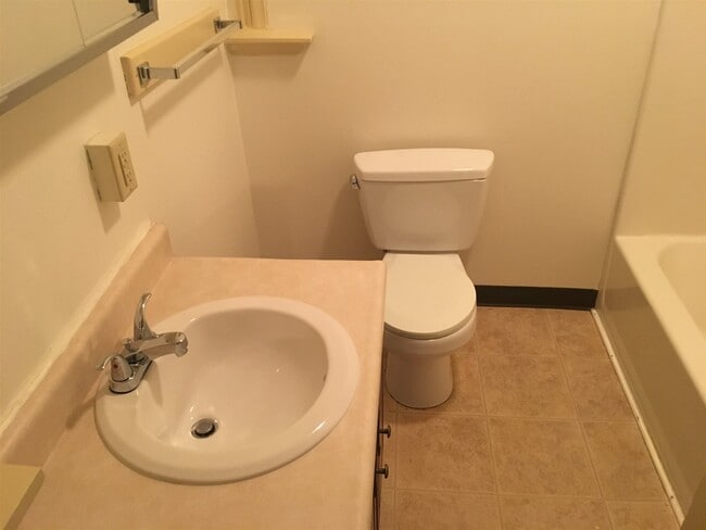 Building Photo - 124 Orange St