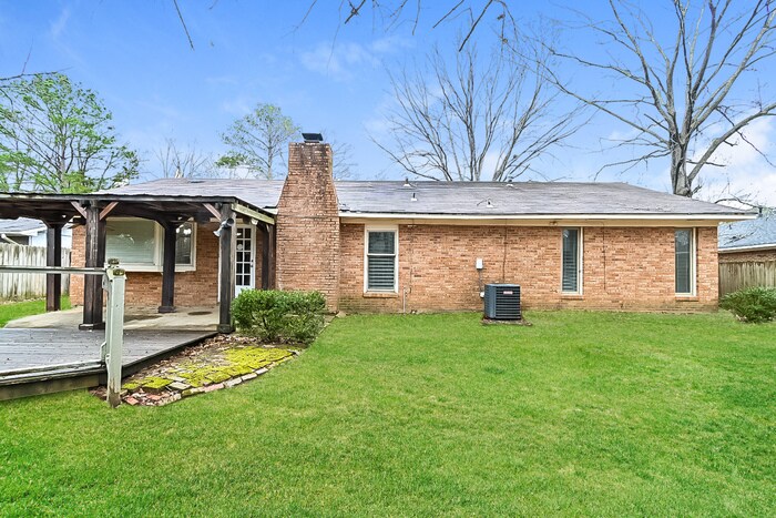Building Photo - 163 Twin Oaks Dr