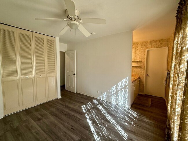 Building Photo - 726 Shawnee Ln