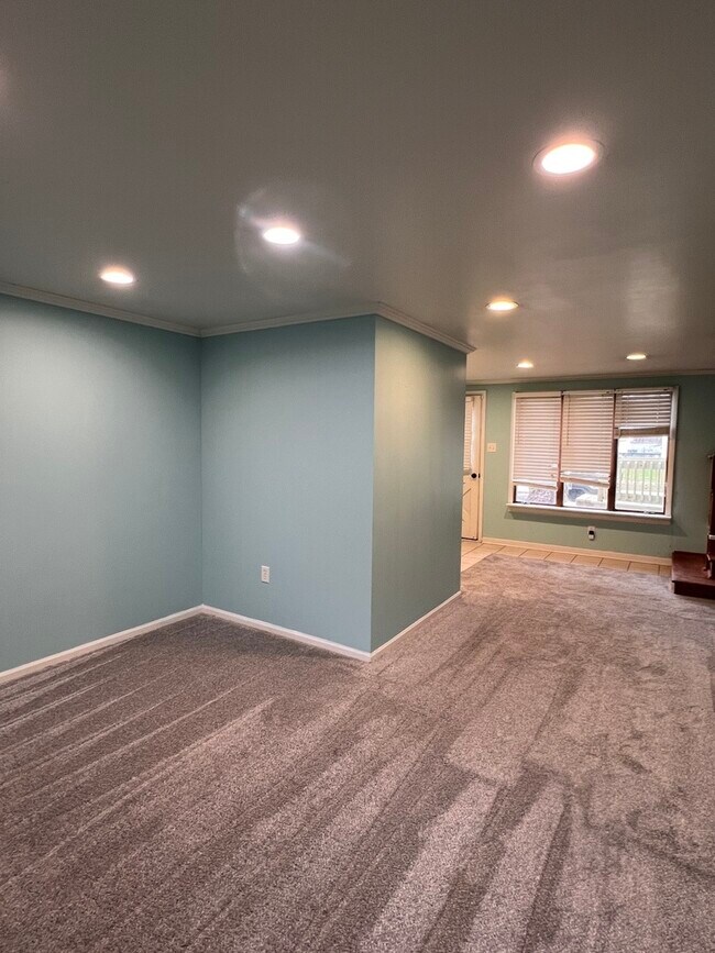 Building Photo - 1202 Reading St