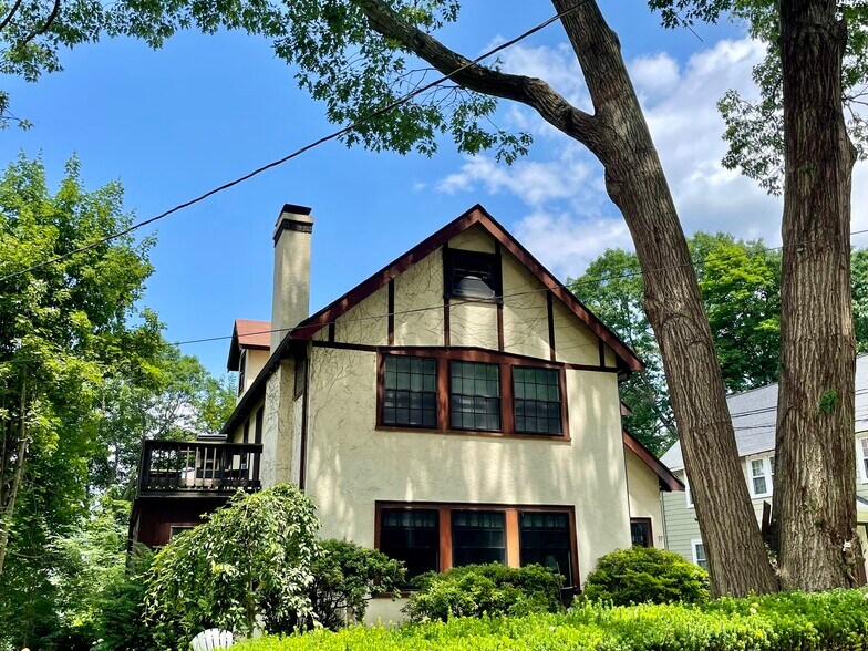 Building Photo - 95 Atwood Ave