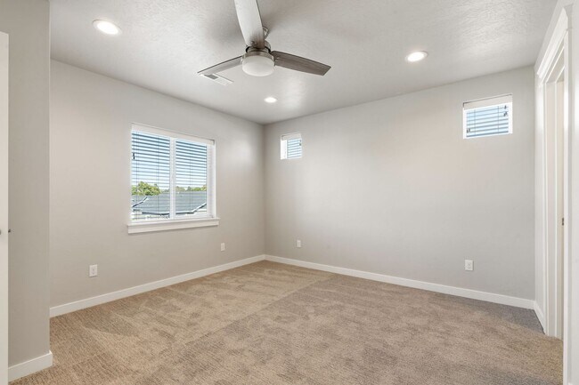 Building Photo - GORGEOUS Duplex in Payette w/3 Bedrooms & 2.5 Baths