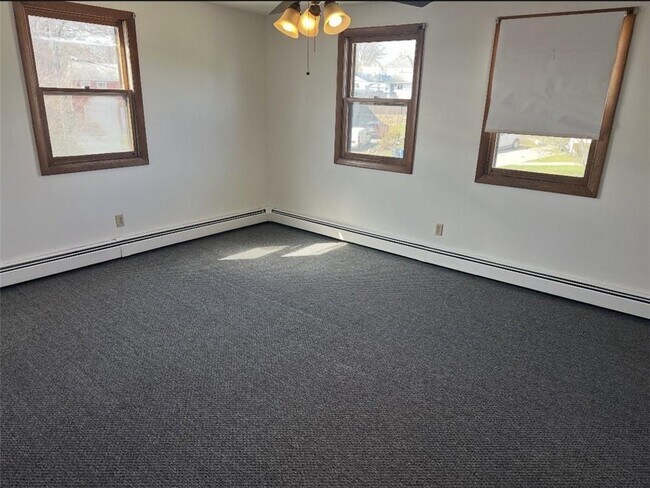 Building Photo - 22-22 Pavilion Ct