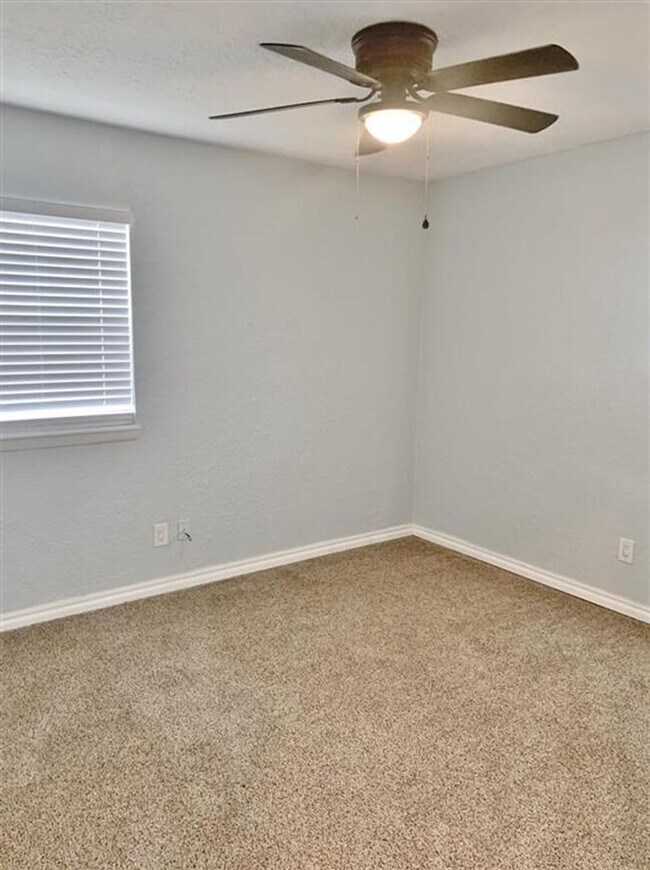 Building Photo - 4207 SE Camden Way
