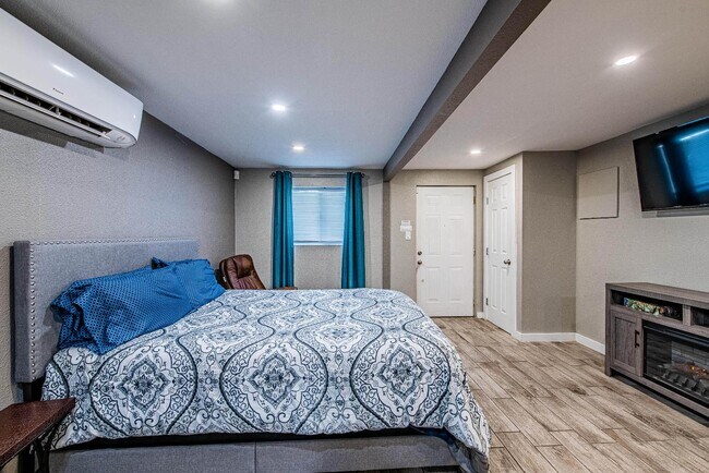 Building Photo - 704 Pacific Ave SW