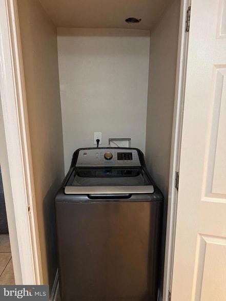 Building Photo - 9249 Byrd Dr