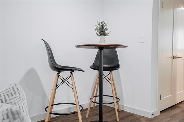 Building Photo - 125 E 8th St