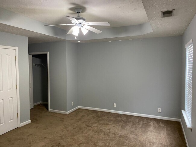 Building Photo - Great Home in Lake Forest! Coming Soon!