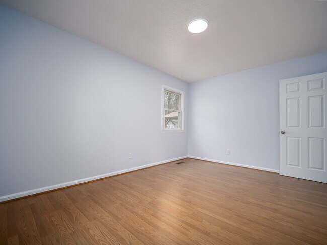 Building Photo - 102 McCall St