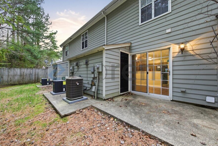 Building Photo - 10 Hartford Ct