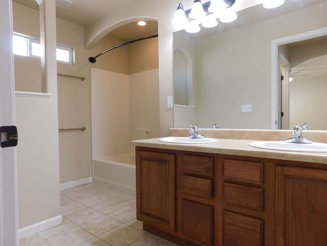 Building Photo - Ranch in Fruita