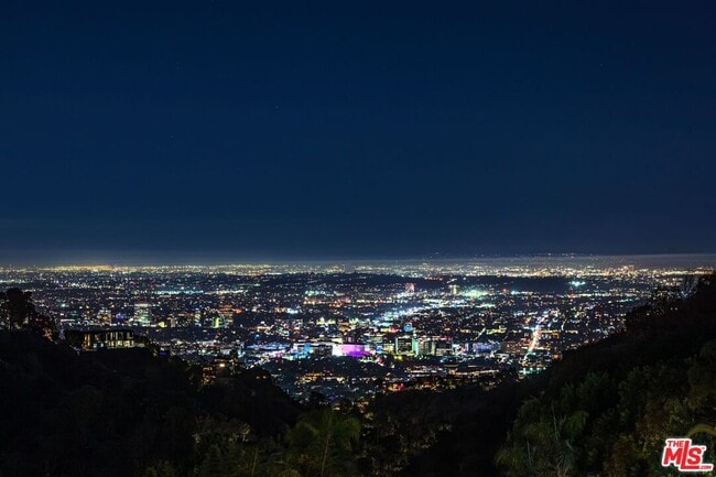 Building Photo - 1895 Rising Glen Rd