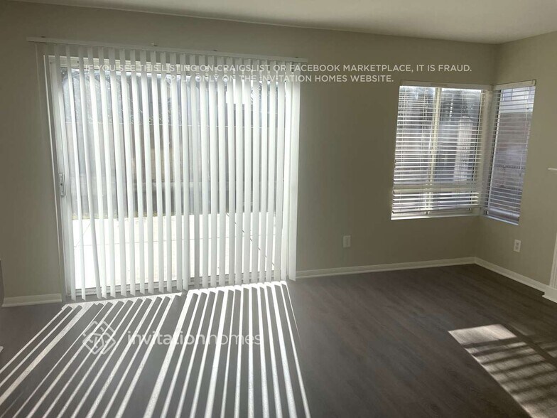 Building Photo - 2035 W Sunnyview Dr