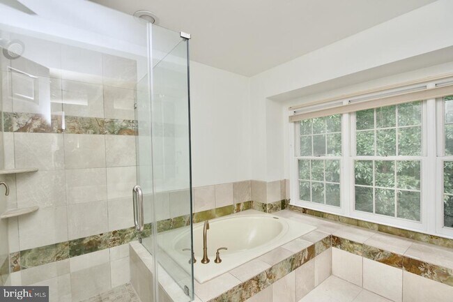 Building Photo - 8614 Oak Chase Cir