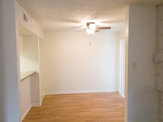 Building Photo - 8560 Park Ln