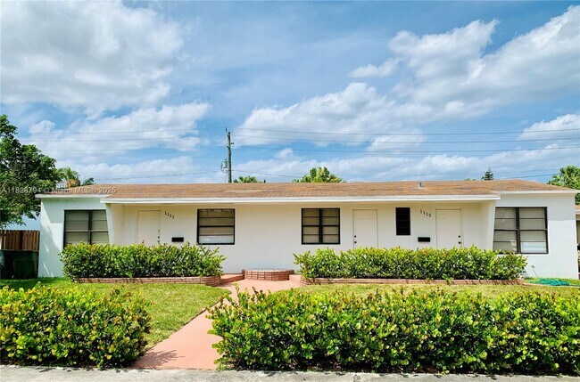 Primary Photo - 1115 NE 10th St