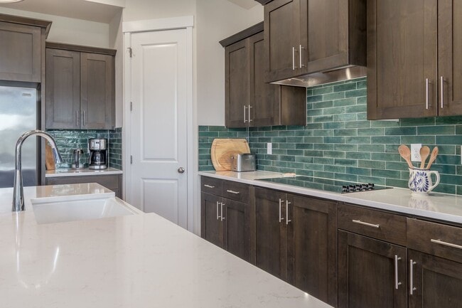 Building Photo - Gorgeous Home with a view!! Available Now!!