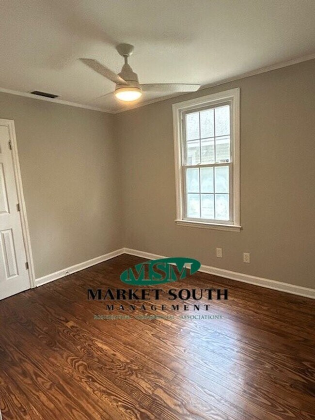 Building Photo - Remodeled home in East Savannah!