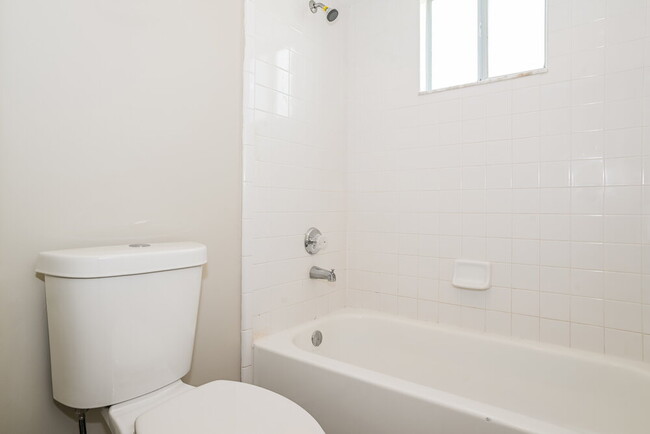 Building Photo - 7811 Aquarius Cir S