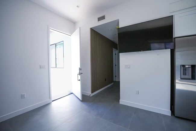 Building Photo - Fair Ave