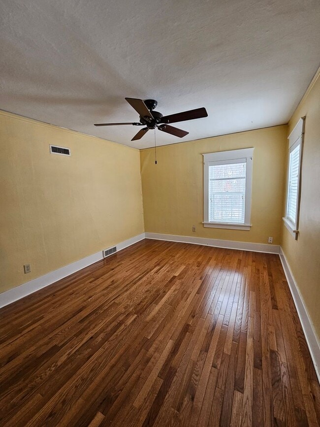 Building Photo - 4 BED | 2.5 BATH | SPACIOUS HOME | WEST