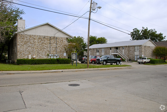 Primary Photo - Mems Apartments