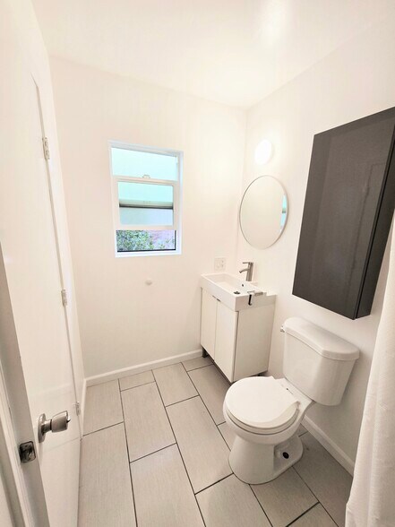 Bathroom 2 - 3121 Larga Ave