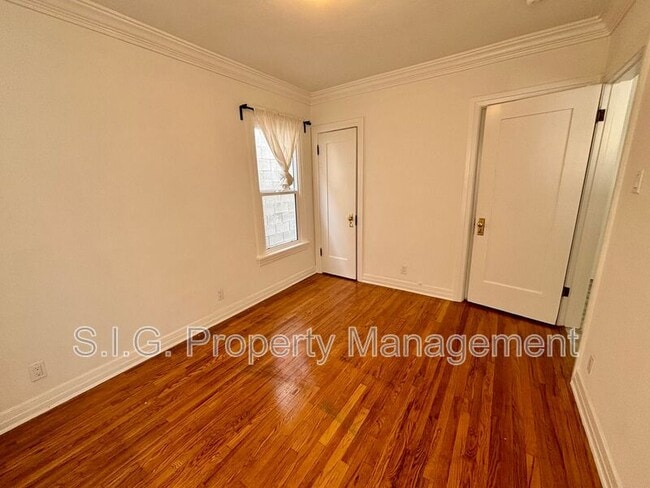 Building Photo - 2813 Rowena Ave