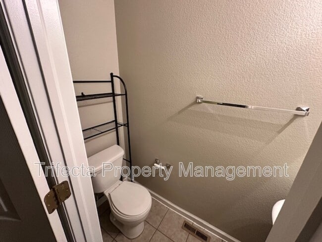 Building Photo - 2845 Willow Tree Ln