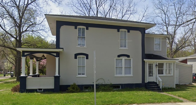 Building Photo - 704 Axtell St