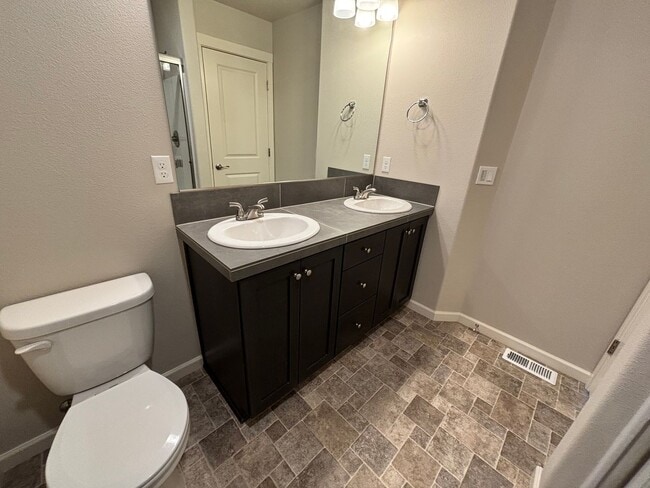 Building Photo - River Terrace townhome $500.00 off first full month of rent!